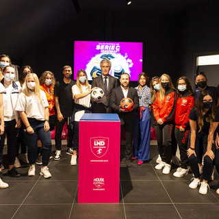 La Serie C femminile riparte dal pallone ufficiale Nike, presentazione a Roma con Mattia Zaccagni