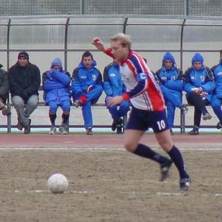 Marco Alessio con la maglia numero 10 e la fascia di capitano del Little Club