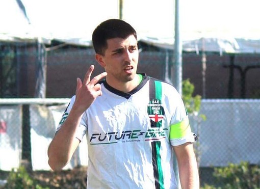 Riccardo è il quarto da sinistra in alto, con la fascia di capitano