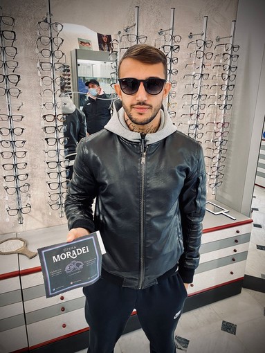 LA FOTO - OTTICA MORADEI PREMIA DAVIDE BECCIU