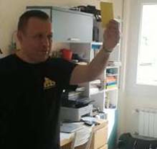 VIDEO #IOPALLEGGIOACASA CON Renato Bertolini, che sventola il cartellino giallo...