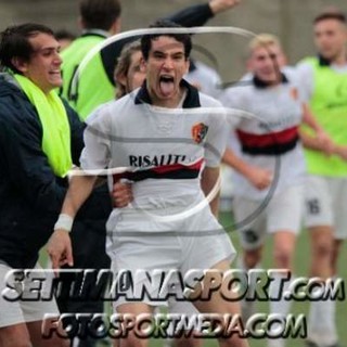 Nicolò Buso del Sestri Levante esulta dopo il gol al Vado