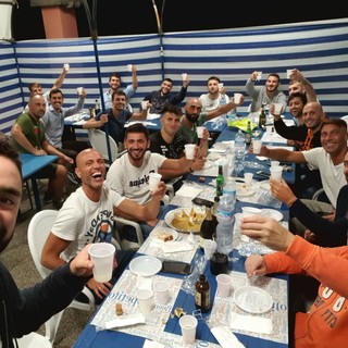 BOLZANETESE Si brinda alla nuova stagione e al compleanno del player manager