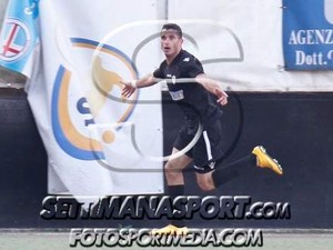 Andrea Croci esulta in un Ligorna-Lavagnese del 2015