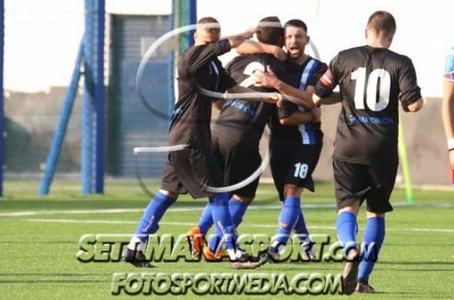 Curabba festeggiato dopo il gol in Campomorone-Molassana dello scorso 12 settembre