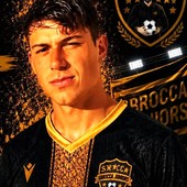 PIER PAOLO CAGNANA "L'esordio in Eccellenza a 16 anni marcando lo zio Rossi è il ricordo più bello che mi porto dentro" PIER PAOLO CAGNANA "L'esordio in Eccellenza a 16 anni marcando lo zio Rossi è il ricordo più bello che mi porto dentro"