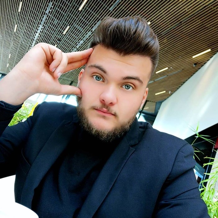 BUON COMPLEANNO E 10 DOMANDE A… Luca Campus BUON COMPLEANNO E 10 DOMANDE A… Luca Campus