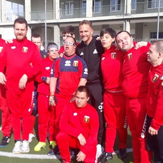 Allenamento con il capitano rossoblu Mimmo Criscito per i ragazzi del Calcio BIC GENOVA