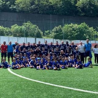 Grande festa per l'Usd Campomorone Sant'Olcese, anche i bambini del Settore giovanile in festa per la formazione Amatori di mister Carlo Bricola, che ha vinto la Categoria 1 del Campionato del Lavoratore UISP di calcio a 11