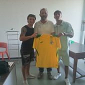 Matteo, A DESTRA, nella foto col patron Caruso e il compagno di squadra Iozzo