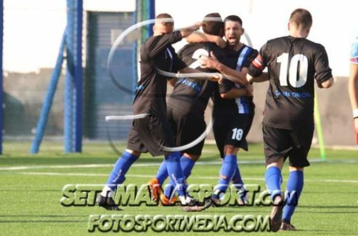 Curabba festeggiato dopo il gol in Campomorone-Molassana dello scorso 12 settembre