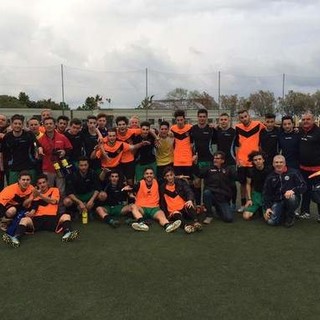 Calcio. Si giocano un campionato, ma a fine partita scatta la festa, giù il cappello per Ospedaletti e Campese