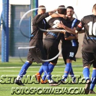 Curabba festeggiato dopo il gol in Campomorone-Molassana dello scorso 12 settembre