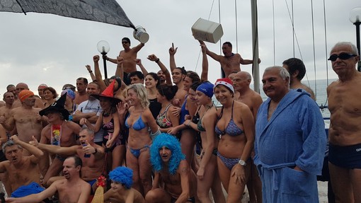 30° Cimento bagnato a Sturla con l’arrivo della Befana 30° Cimento bagnato a Sturla con l’arrivo della Befana