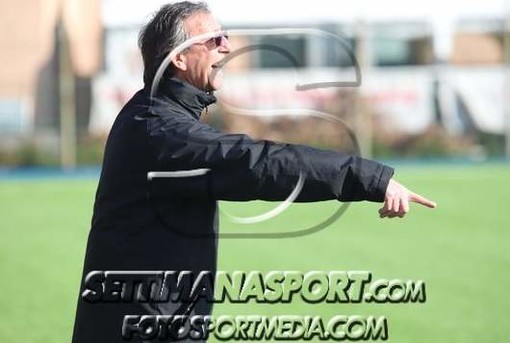 Mister Pino Catania lascia e saluta il Cornigliano Mister Pino Catania lascia e saluta il Cornigliano