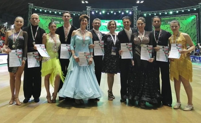 Nella foto da sinistra a destra: Danilo Giusi, Francesca Matteo, Luisella Fabrizio, Cinzia Andrea, Manuel ed Emanuela.