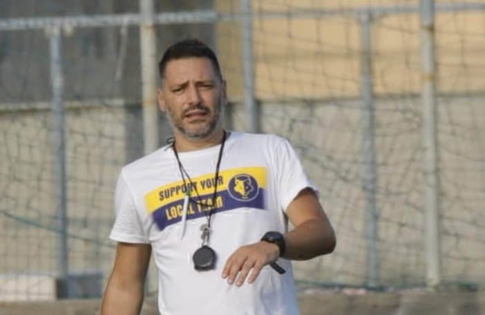 DAMIANO CILIONE "Cosa mi ha deluso nel calcio? Arrivisti, paganti, saccenti, che te la vengono a spiegare senza saper palleggiare...." DAMIANO CILIONE "Cosa mi ha deluso nel calcio? Arrivisti, paganti, saccenti, che te la vengono a spiegare senza saper palleggiare...."