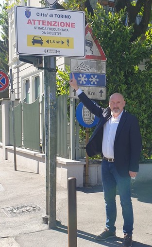 Una nuova proposta di legge ripropone il metro e mezzo per il sorpasso sicuro dei ciclisti