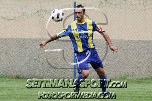 Chiarlone nel 2011 con la fascia di capitano della Cairese