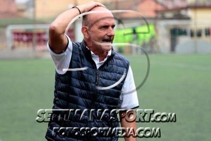 ANDREA CAVERZAN "Dicono tutti che penso prima agli altri che a me stesso. Ma questo non mi porta da nessuna parte..." ANDREA CAVERZAN "Dicono tutti che penso prima agli altri che a me stesso. Ma questo non mi porta da nessuna parte..."