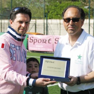 Foto ricordo: nel 2007 il nostro direttore Paolo Dellepiane premia Beppe Maisano come miglior allenatore