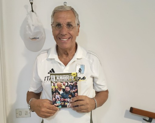 Nino Di Pietro con l'almanacco appena uscito Nino Di Pietro con l'almanacco appena uscito