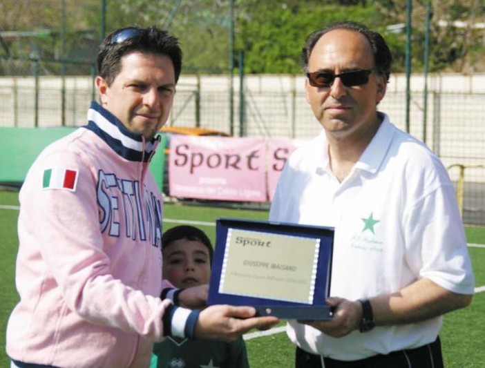 Foto ricordo: nel 2007 il nostro direttore Paolo Dellepiane premia Beppe Maisano come miglior allenatore
