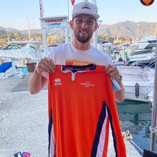 STEFAN DE VRIJ con la maglia arancione della Samm