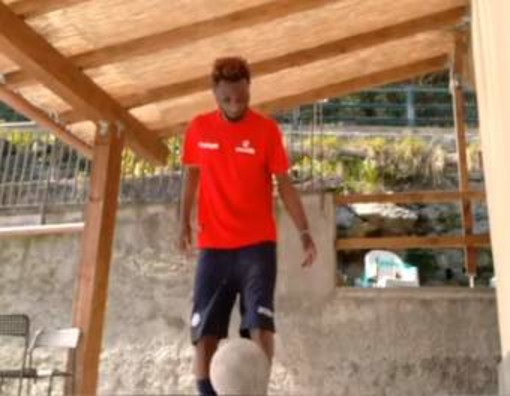 VIDEO #IOPALLEGGIOACASA CON Amos Eguakum