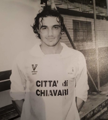 Nello Esposito in una foto storica con la maglia dell'Entella
