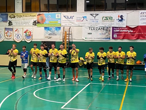 PALLAVOLO Esordio amaro per il Grafiche Amadeo nel campionato maschile di Serie C PALLAVOLO Esordio amaro per il Grafiche Amadeo nel campionato maschile di Serie C