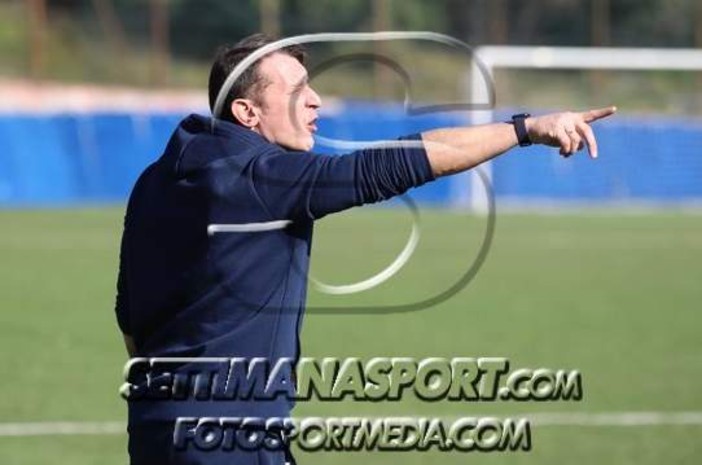 APPARIZIONE Mister Franceschini elogia la squadra dopo l'impresa