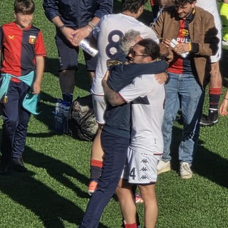 L'abbraccio salvezza fra Foppiano e capitan Carrà