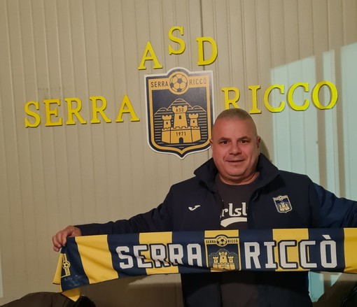 GLI OCCHI DELLA TIGRE SI TINGONO GIALLOBLU
