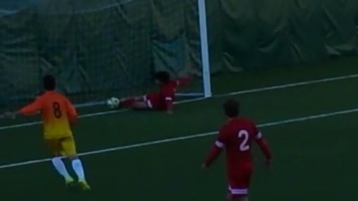 Arbitro non ha convalidato un goal intercettato oltre la linea di porta da giocatore del Framura video di Luca Nassano