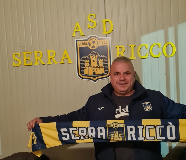 GLI OCCHI DELLA TIGRE SI TINGONO GIALLOBLU