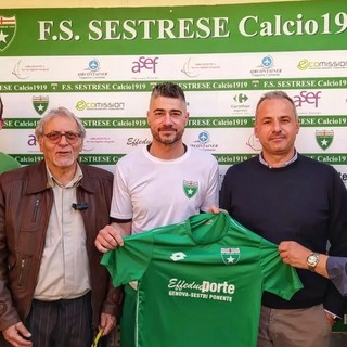 Michele con tutto lo staff della Sestrese