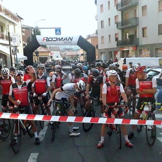 TROFEO LOABIKERS: UN’AUTO PROVOCA UN INCIDENTE A CARCARE