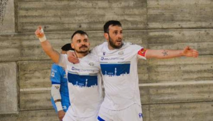 Prima vittoria per la CDM Futsal: 4-2 al Russi e primi tre punti nel segno di Guga e Ortisi Prima vittoria per la CDM Futsal: 4-2 al Russi e primi tre punti nel segno di Guga e Ortisi