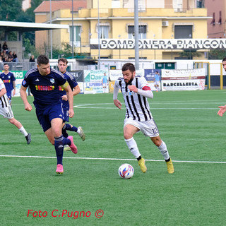 LAVAGNESE / PRESTAZIONE SUPERLATIVA DEI BIANCONERI, MA LA PALLA NON ENTRA.