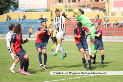 LAVAGNESE / VITTORIA AL FOTOFINISH, LA TESTA DI AVELLINO VALE MEZZA FESTA