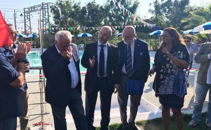 Oggi l'inaugurazione della vasca esterna dell'Aquacenter I Delfini di Pra Oggi l'inaugurazione della vasca esterna dell'Aquacenter I Delfini di Pra