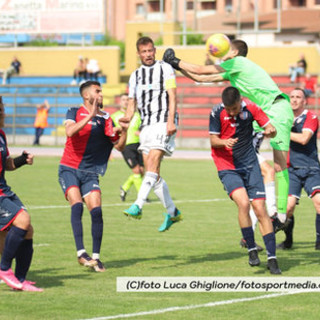 LAVAGNESE / VITTORIA AL FOTOFINISH, LA TESTA DI AVELLINO VALE MEZZA FESTA