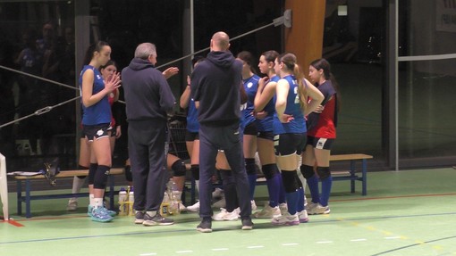 Pallavolo - Onori di casa del Lunezia alla capolista
