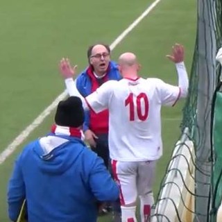 VIDEO - Ventimiglia-Genova Calcio. Guardate cosa succede al minuto 7.15 della sintesi. Il presidente Vacca del Genova Calcio: "Prenderemo provvedimenti"