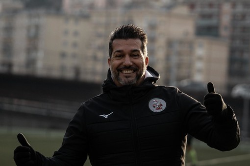 SUPERBA Via Gullo, panchina a Malinconico SUPERBA Via Gullo, panchina a Malinconico