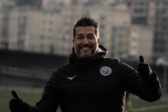 SUPERBA Via Gullo, panchina a Malinconico SUPERBA Via Gullo, panchina a Malinconico