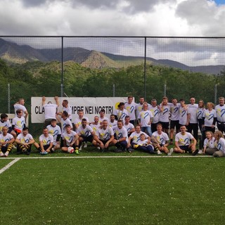 Il Mele con le magliette che ricordano Claudio Molinari