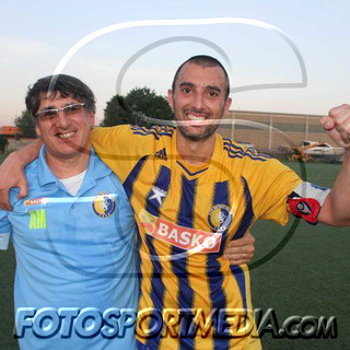 Luca Mantero con Antonio Mantero nel giorno della promozione in Eccellenza