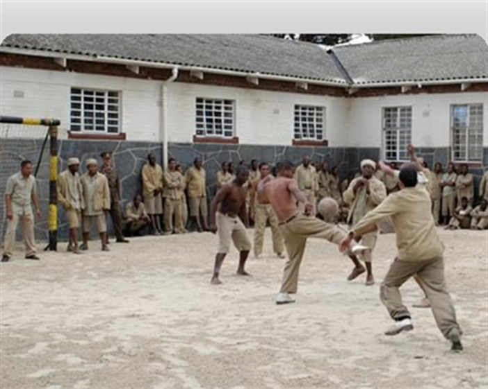 Mandela, il carcere, il calcio, l’Eccellenza che riprende Mandela, il carcere, il calcio, l’Eccellenza che riprende